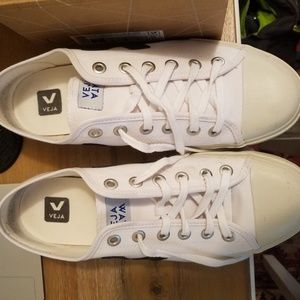 VEJA Wata White/Black Canvas 44 (US Men's 11) Medi